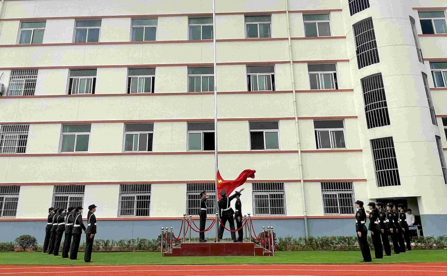 陕西省第二商贸学校举办“迎国庆·我爱我的祖国”主题升国旗仪式