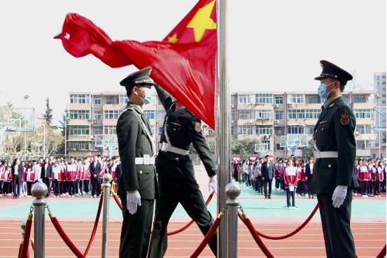 陕西省第二商贸学校举行“学雷锋，树新风”主题升旗仪式
